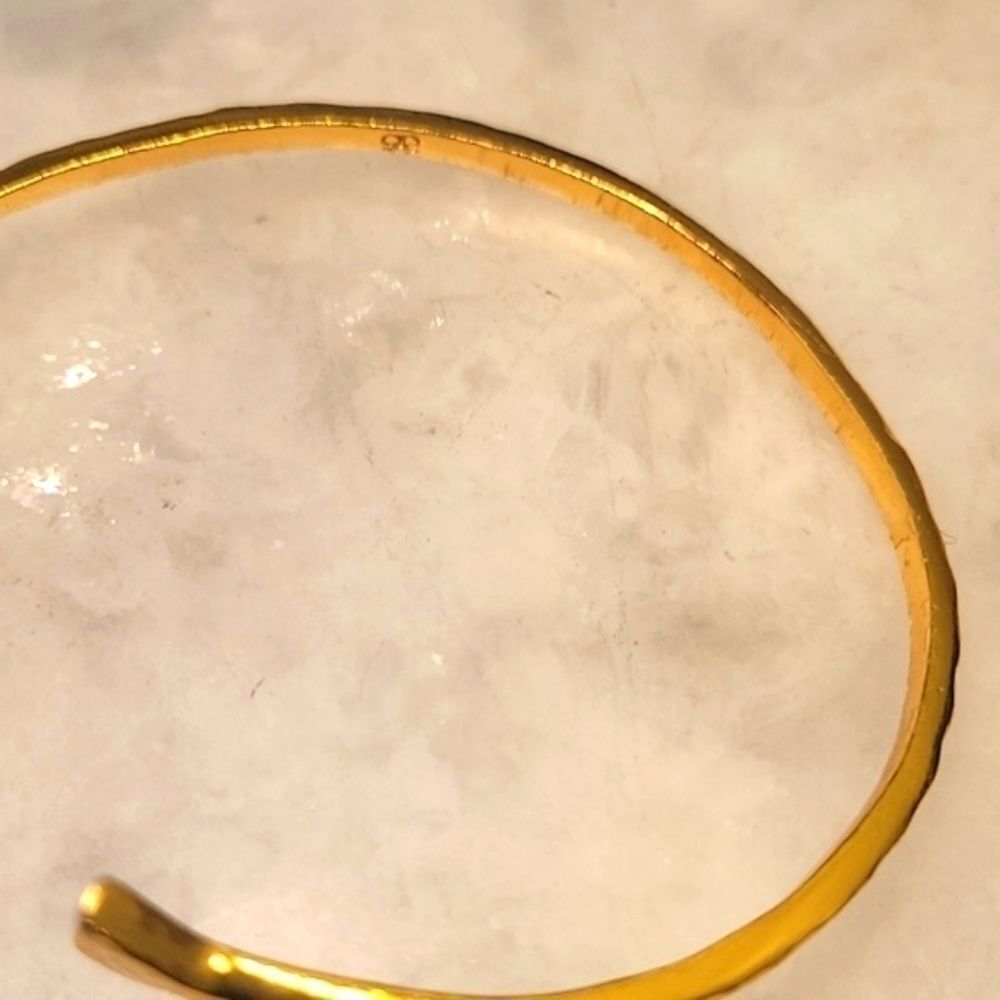 NWT Gorjana Arrow Cuff Bracelet Fairy Romantic Ethereal Coquette Dainty 18k Gold - Picture 3 of 4